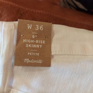 Madewell - Petite 9" Mid-Rise Skinny Jeans in Pure White size P36